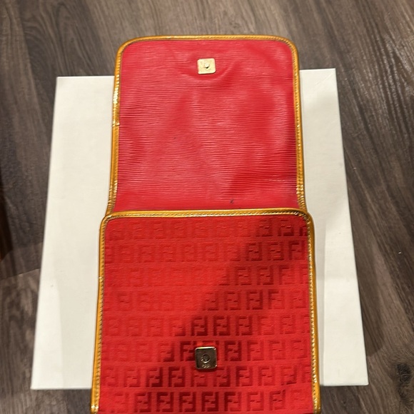 VINTAGE FENDI RED CLUTCH/CROSSBODY - Picture 4 of 6